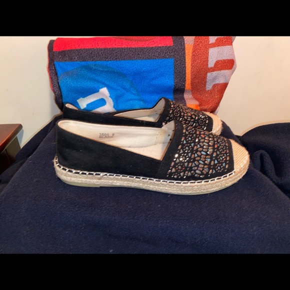 Shoes - Picture 4 of 8